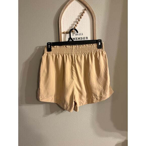 Who What Wear Boundless Trek Active Short in a tan or beige color size med NWT - Picture 3 of 3
